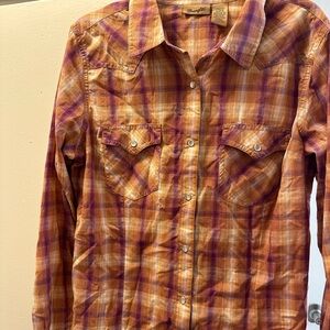 Women’s Wrangler Size Large Long sleeve